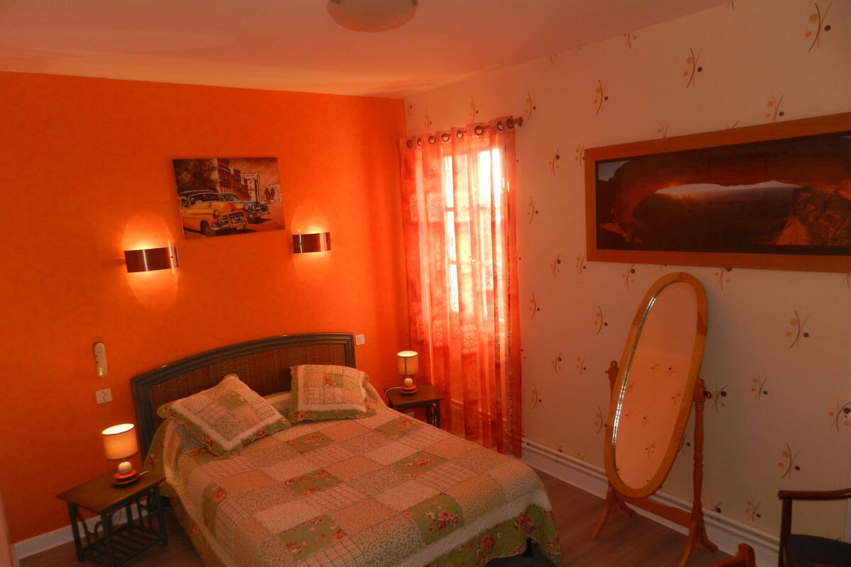 Single Room | Desk, WiFi (free), bed sheets