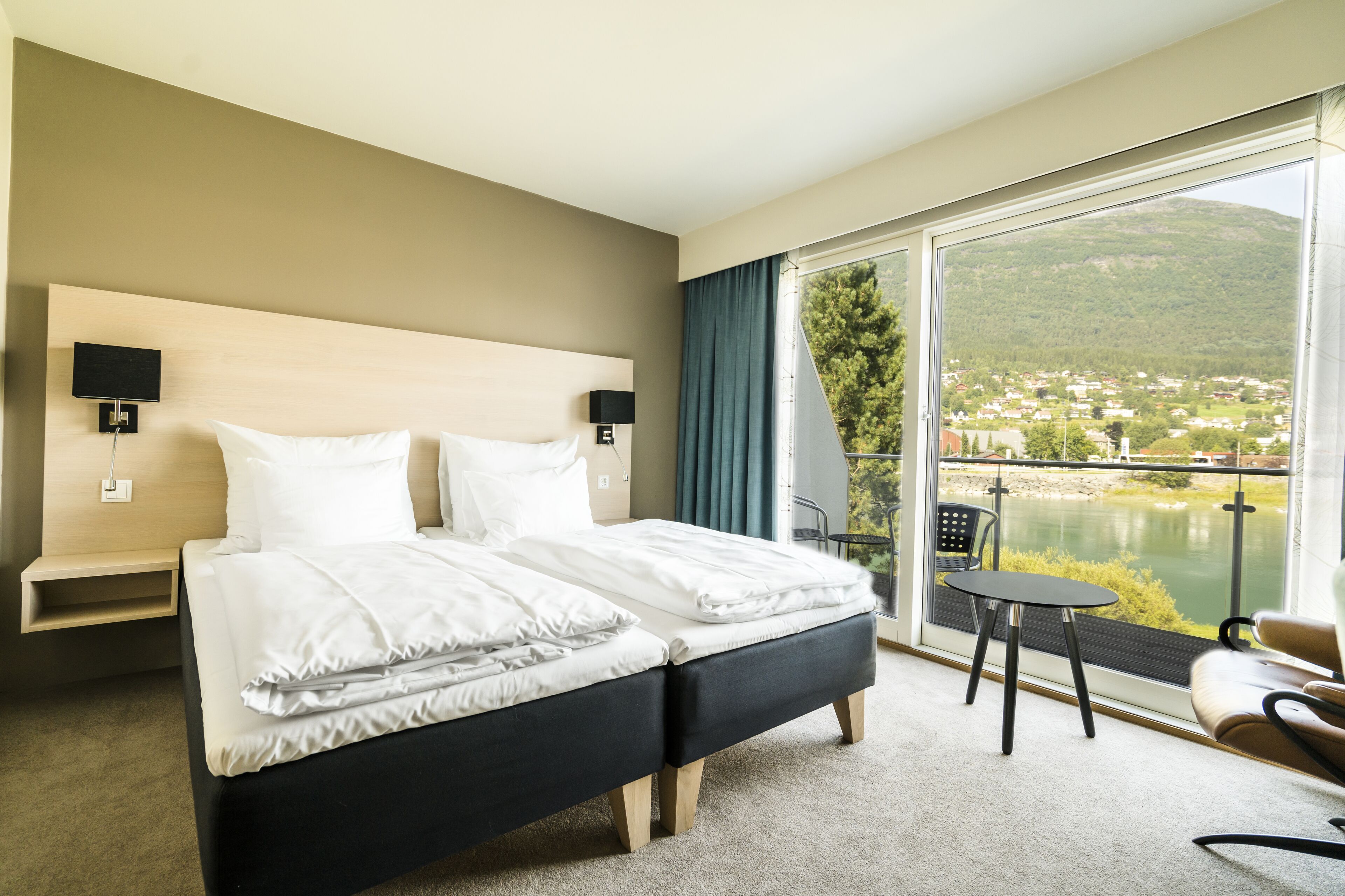 Ropa de cama de alta calidad y escritorio 