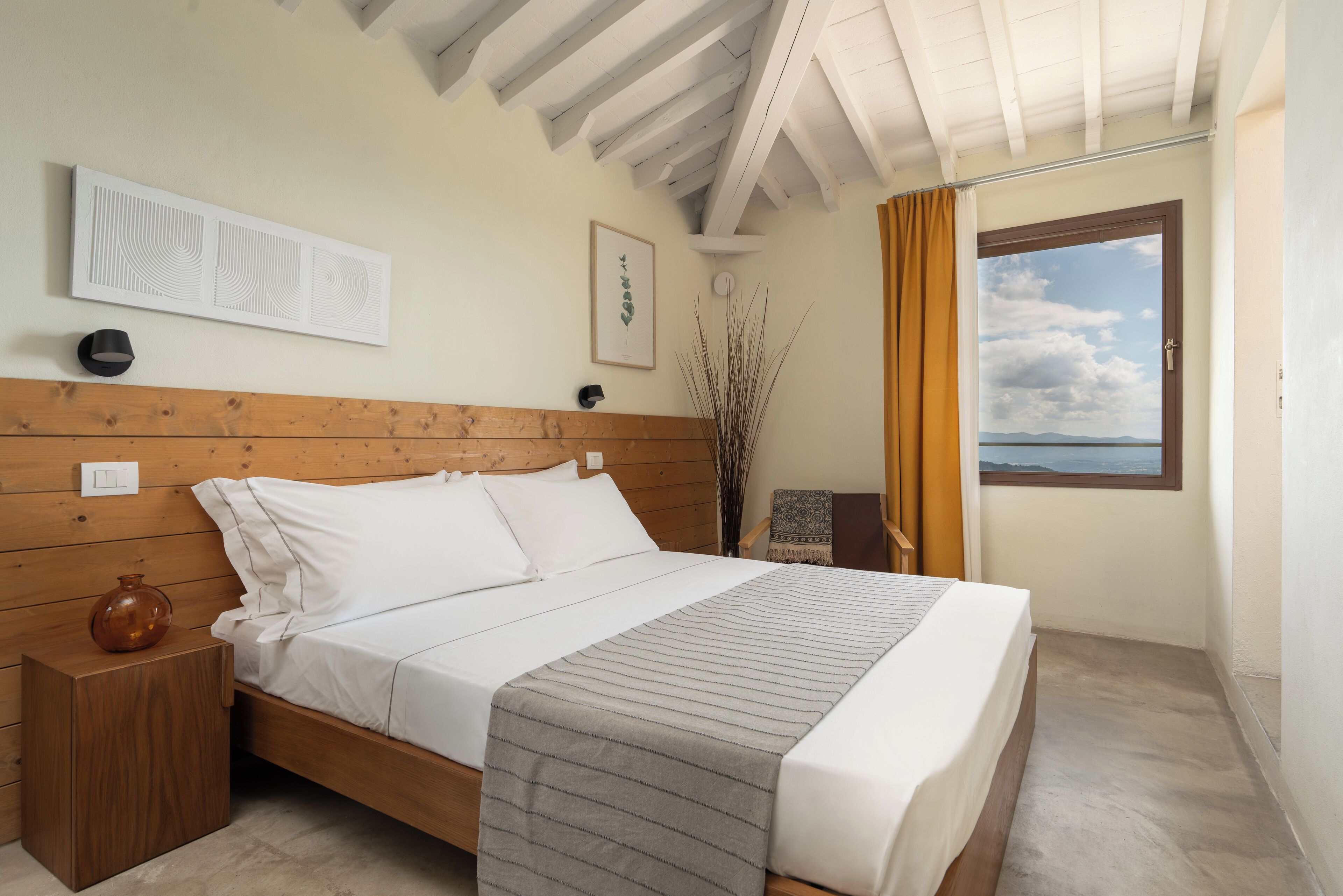 Premium bedding, minibar, in-room safe, iron/ironing board