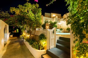 A well-lit pathway leading to a building with a sign reading "Casa Bianca." - Casa Bianca (Santorini)