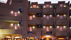 Front of property – evening/night - Hotel Regina (Bijela)