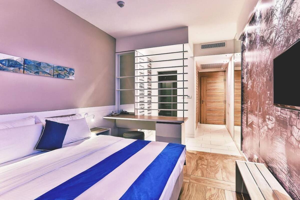 Minibar, caja fuerte, escritorio y sistema de insonorización