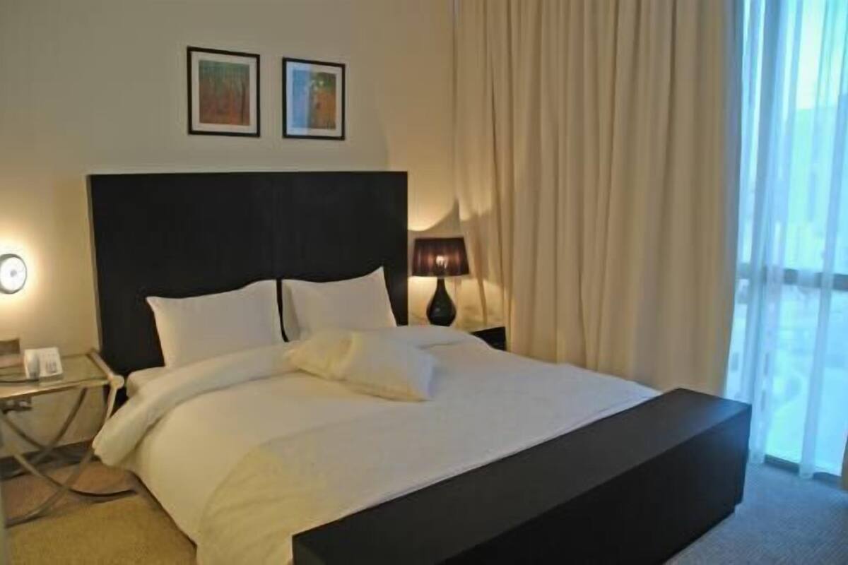 In-room safe, WiFi (free)