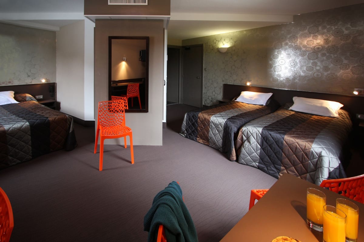 Pillow-top beds, in-room safe, desk, soundproofing