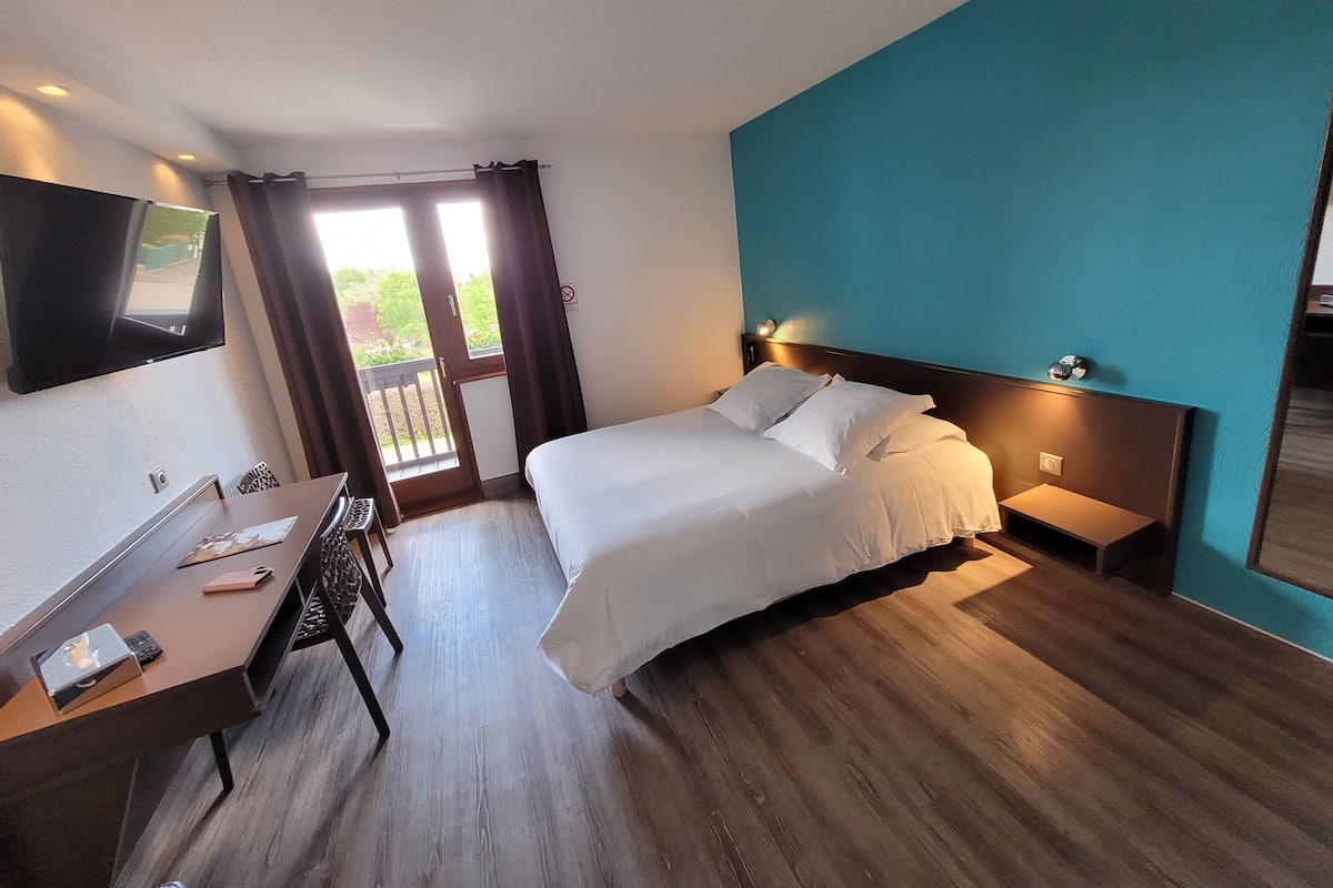 Pillow-top beds, in-room safe, desk, soundproofing