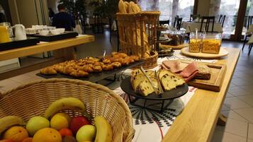 Morgenmadsbuffet mod et gebyr på hverdage