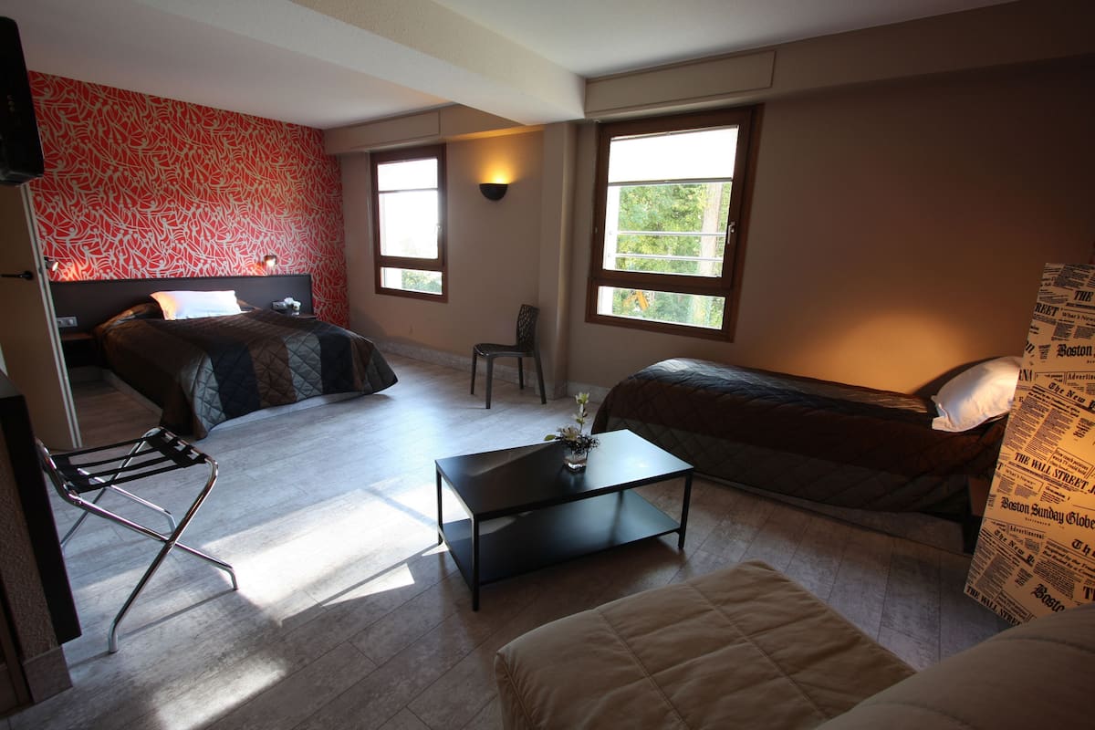 Pillow-top beds, in-room safe, desk, soundproofing