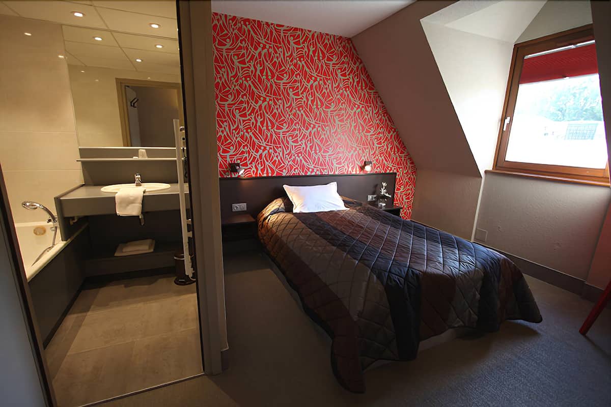 Eenpersoonskamer | 1 slaapkamer, pillowtop-bedden, een kluis op de kamer, een bureau