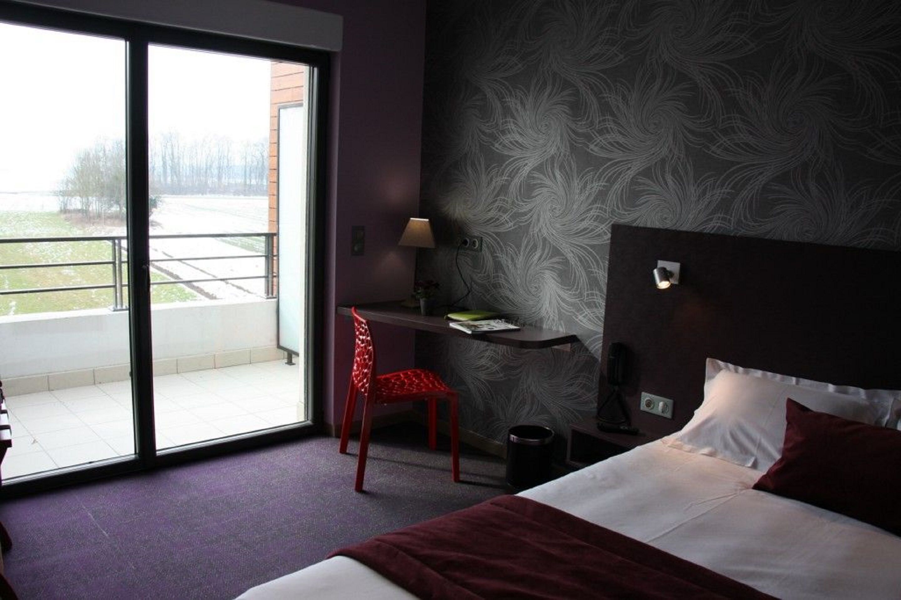 deluxe room, accessible | 1 bedroom, pillow-top beds, in-room safe, desk