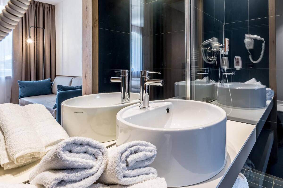 shower, hair dryer, bidet, towels