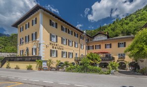 ด้านหน้าที่พัก