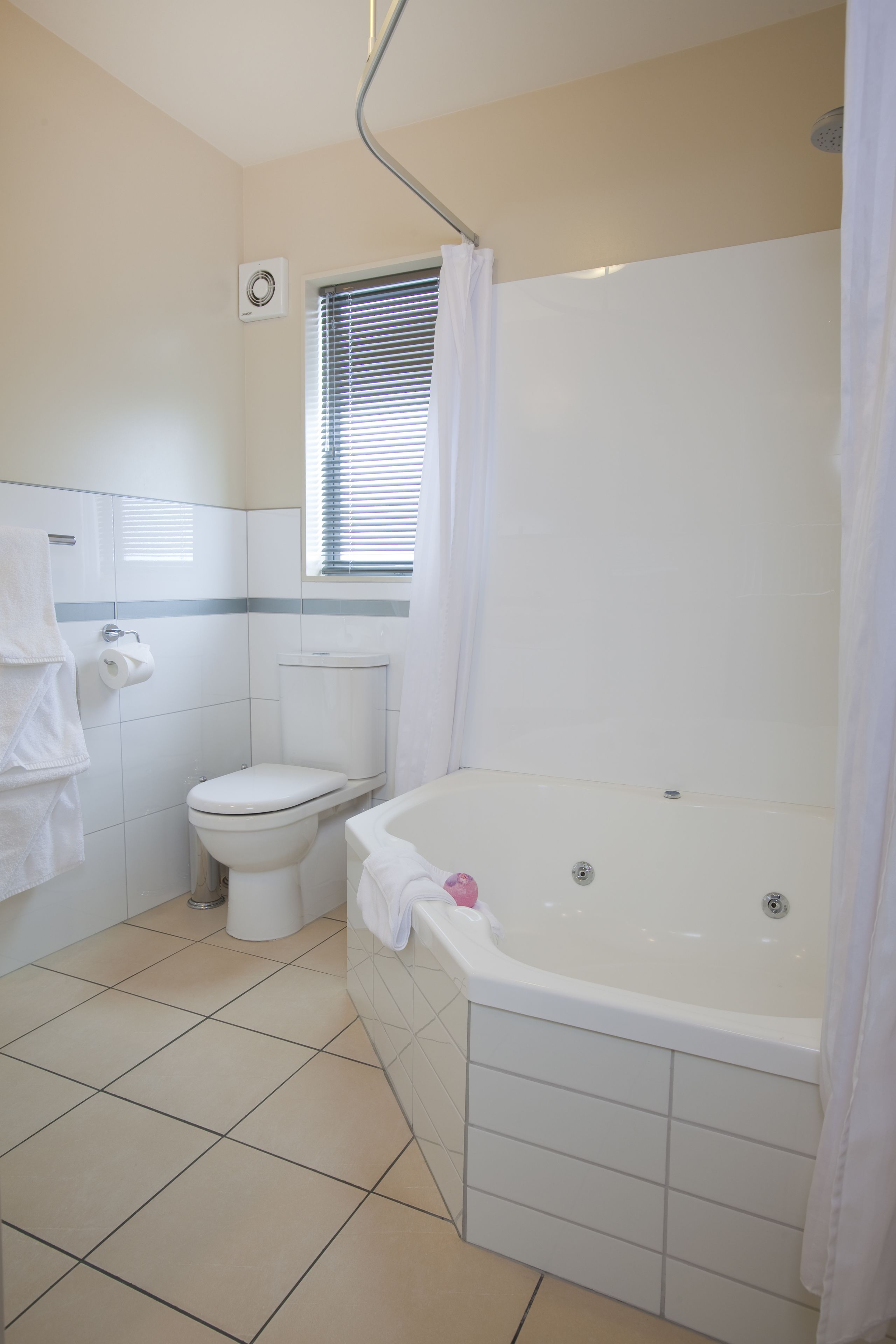 Photo - Kings Of Riccarton Motel- Close to Railway Station and Airport with Shuttle service
