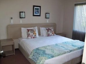Two Bedroom Apartment | Desk, blackout drapes, iron/ironing board, free cribs/infant beds - Asure Camelot Arms Motor Lodge (Auckland)