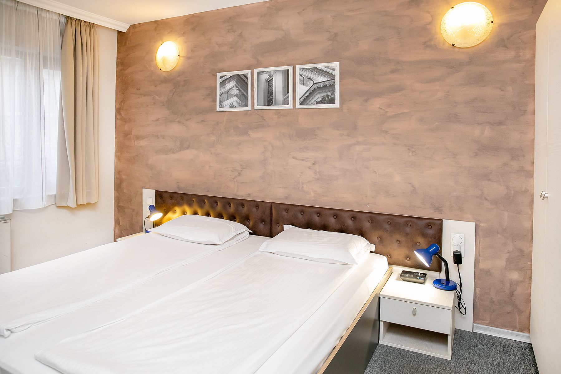 standard double room (10% off in the restaurant) | minibar, desk, iron/ironing board, rollaway beds