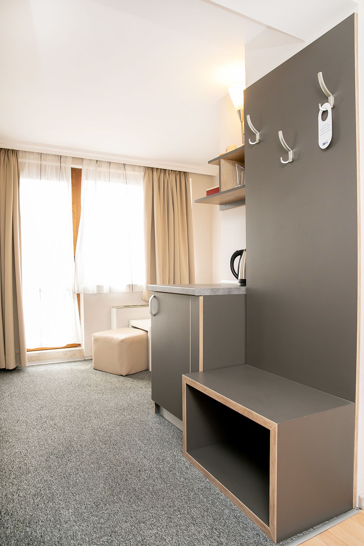 deluxe twin room (10% off in the restaurant) | living area | lcd tv