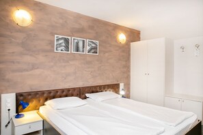 Minibar, escritorio, tabla de planchar con plancha y wifi gratis 