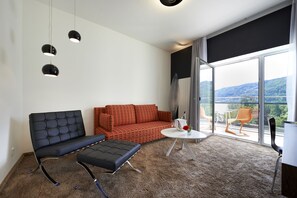 Superior Suite, 1 Bedroom, Balcony, Lake View | Living area