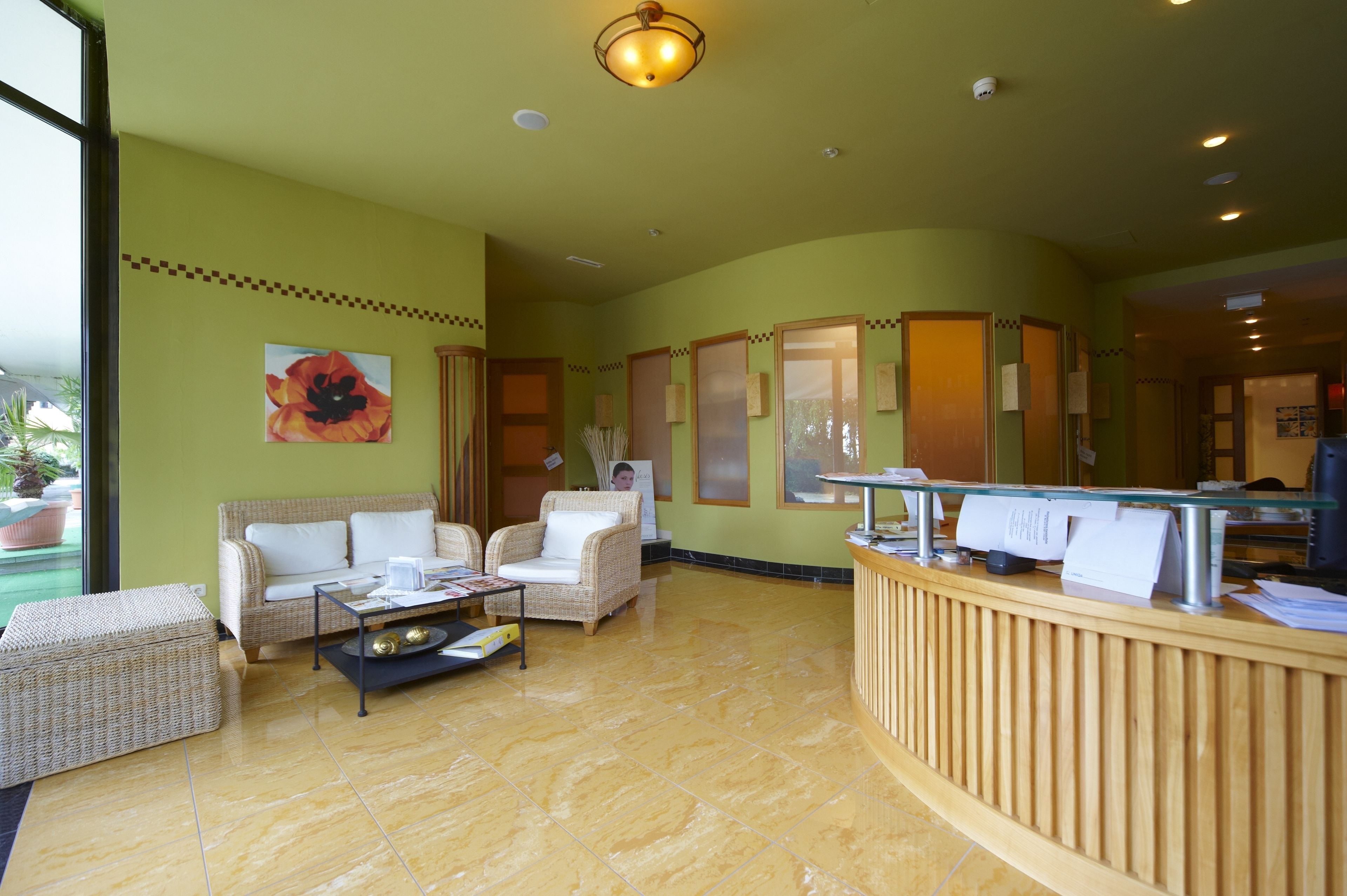 sauna, body treatments, aromatherapy, body wraps, body scrubs, facials