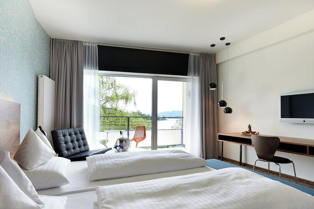 Classic Double Room | Minibar, in-room safe, blackout curtains, iron/ironing board