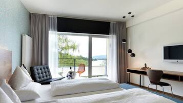 Klassieke tweepersoonskamer, balkon | Een minibar, een kluis op de kamer, verduisterende gordijnen