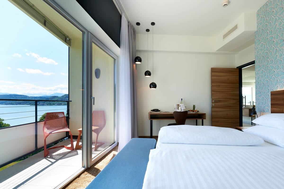 Suite superior, 1 habitación, balcón, vistas al lago | Vistas desde la habitación