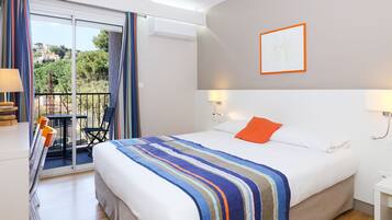 Coffres-forts dans les chambres, fer et planche Ă repasser