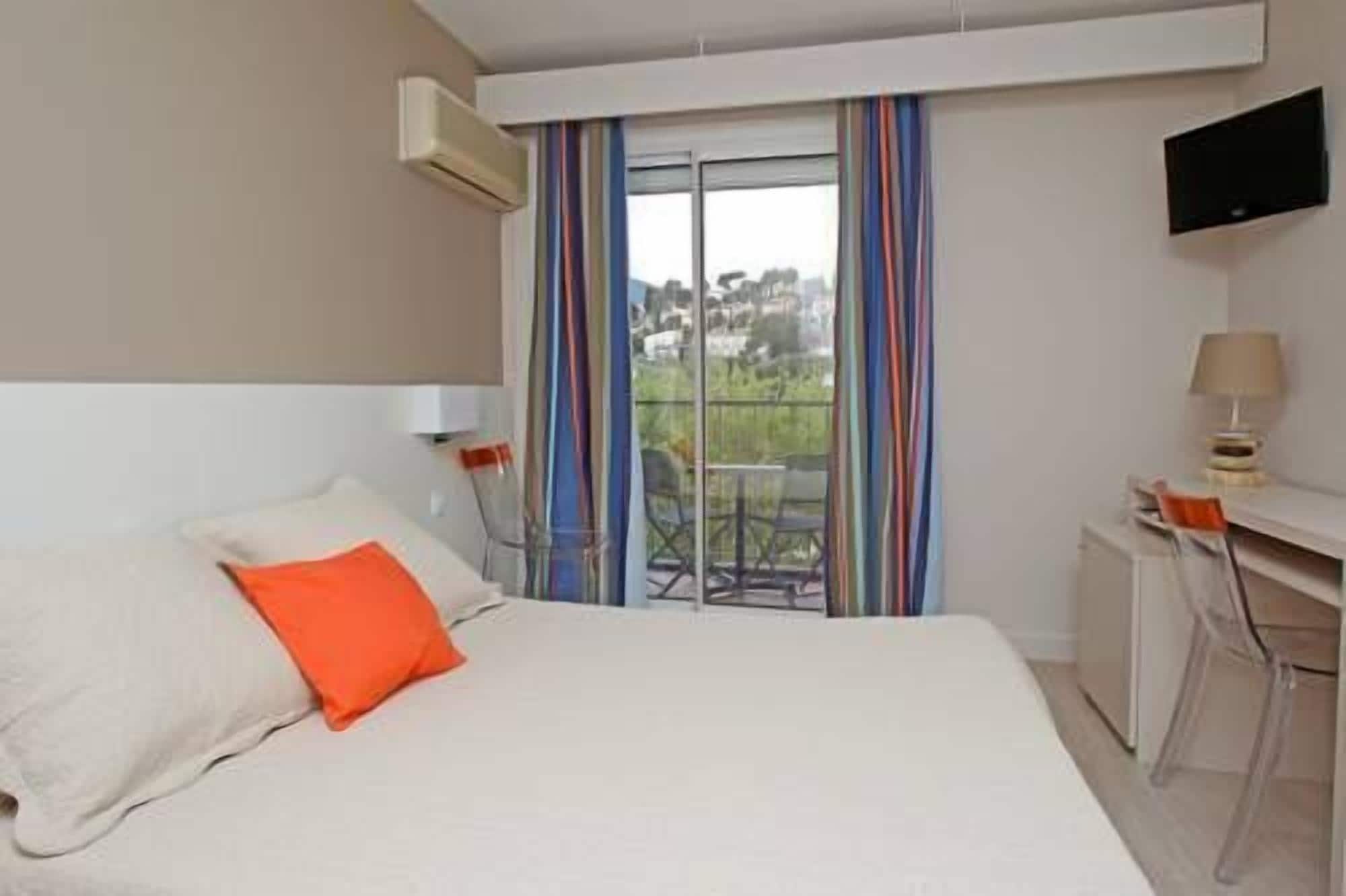 double room | in-room safe, iron/ironing board, cots/infant beds, free wifi