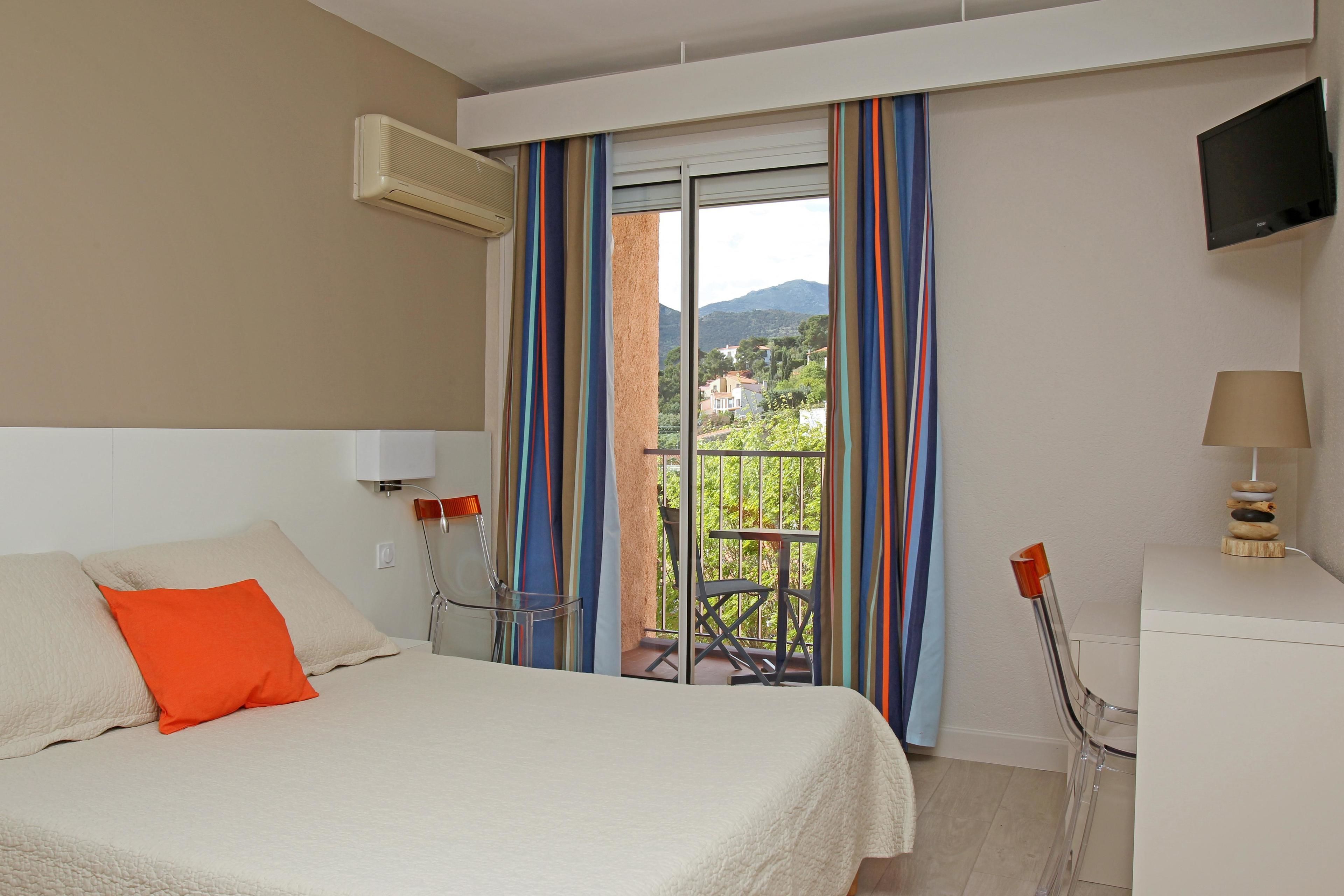 in-room safe, iron/ironing board, cots/infant beds, free wifi