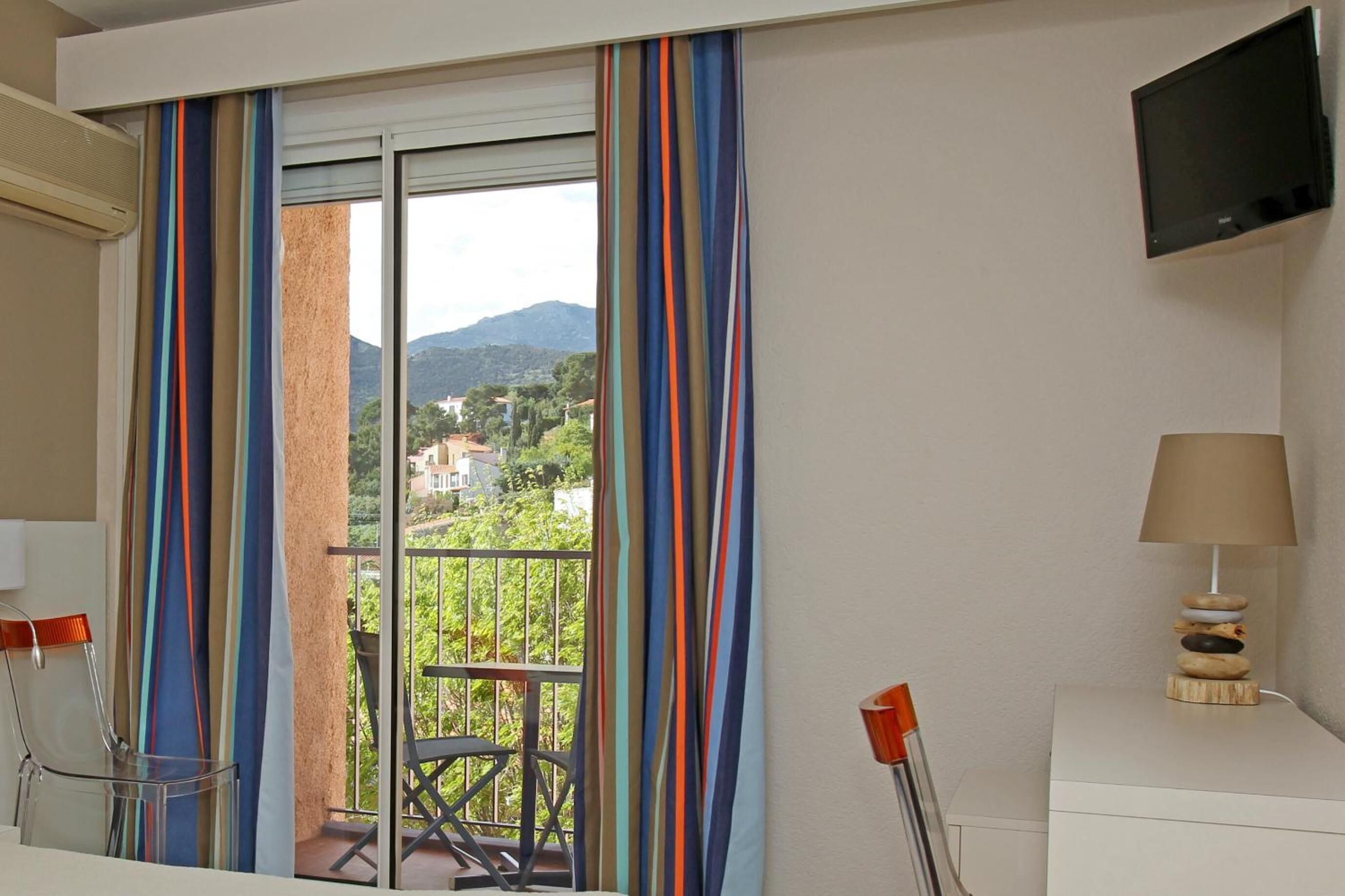 in-room safe, iron/ironing board, cots/infant beds, free wifi