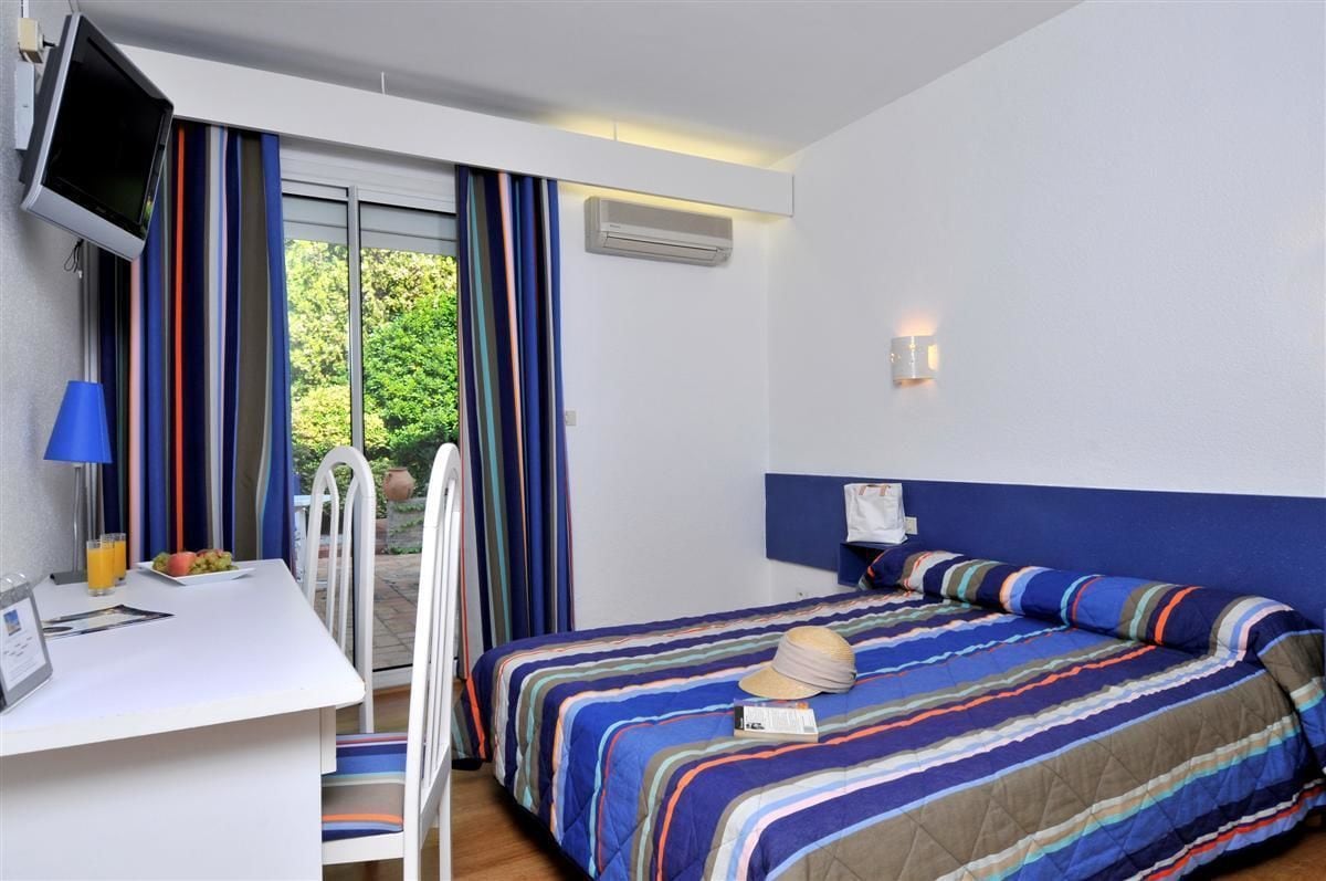 in-room safe, iron/ironing board, cots/infant beds, free wifi