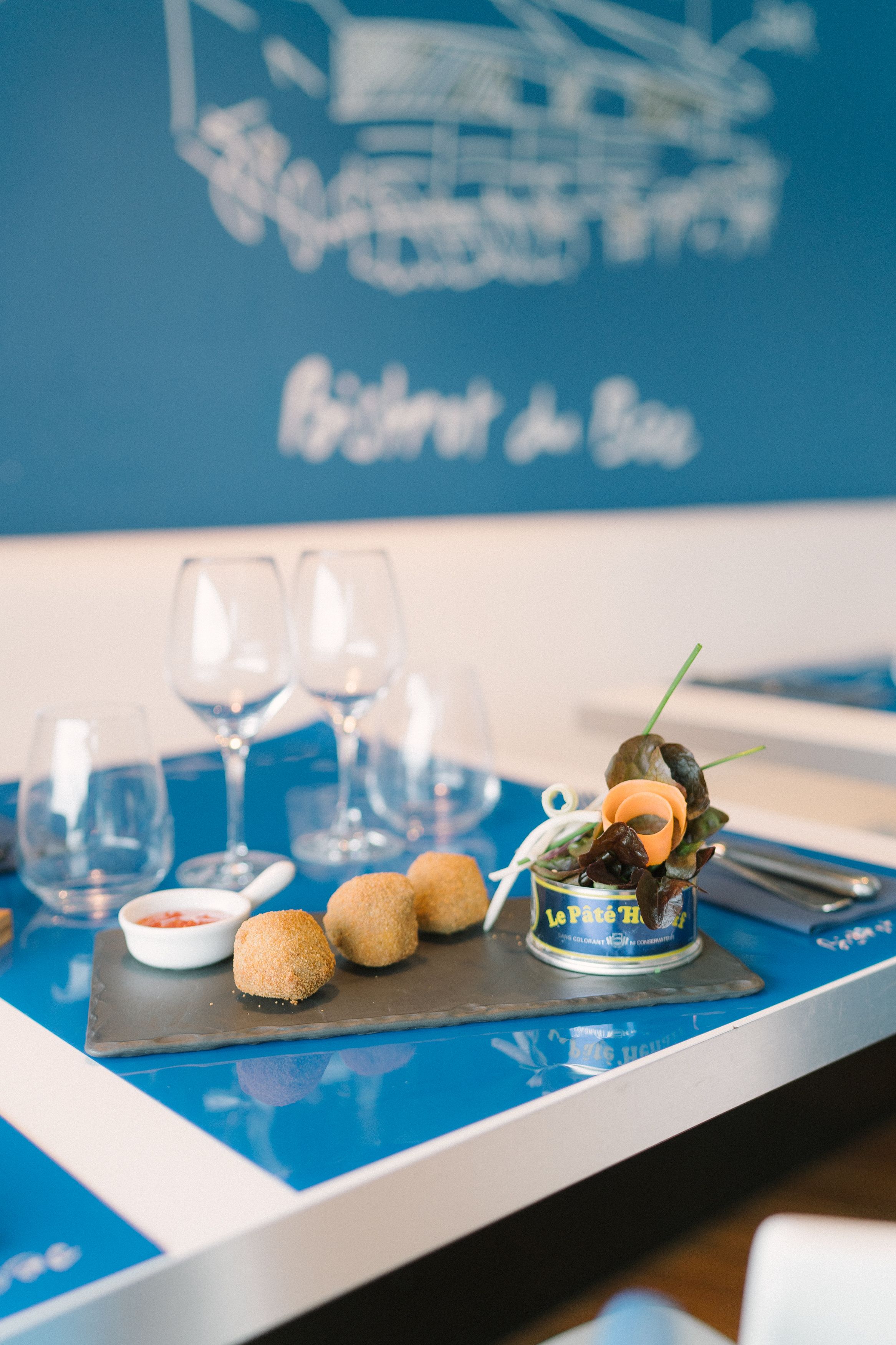 breakfast, lunch, dinner served; seafood, sea views