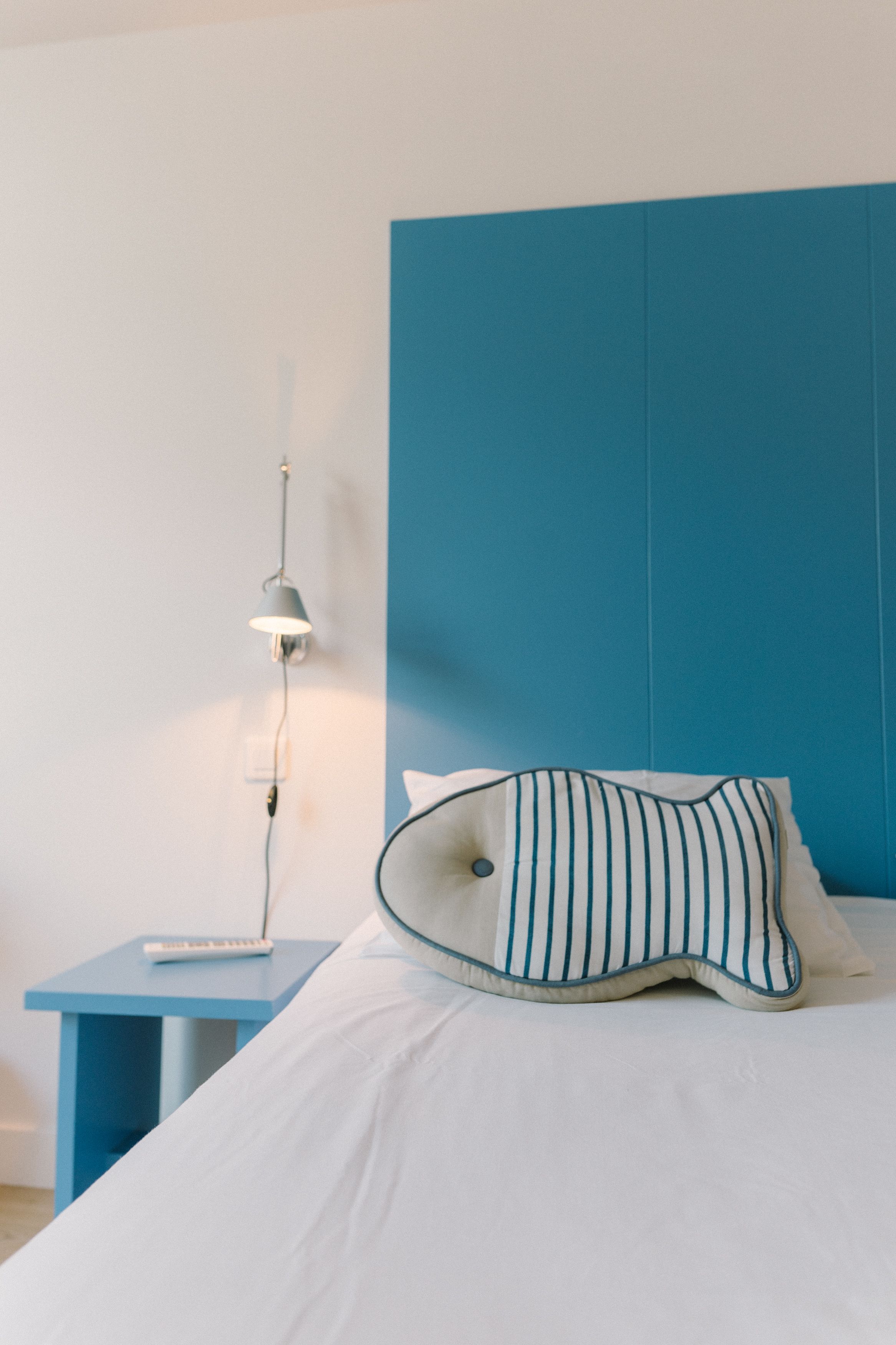 desk, free cots/infant beds, rollaway beds, free wifi