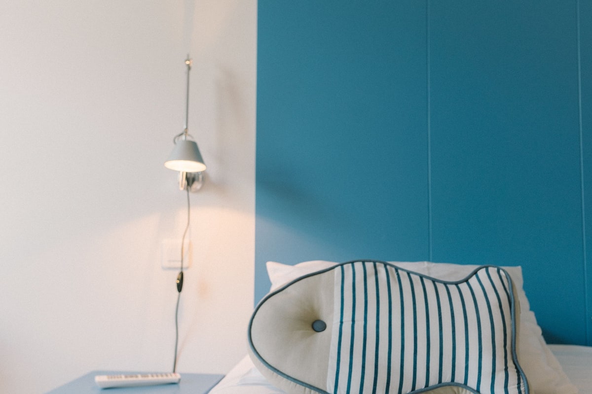 desk, free cots/infant beds, rollaway beds, free wifi