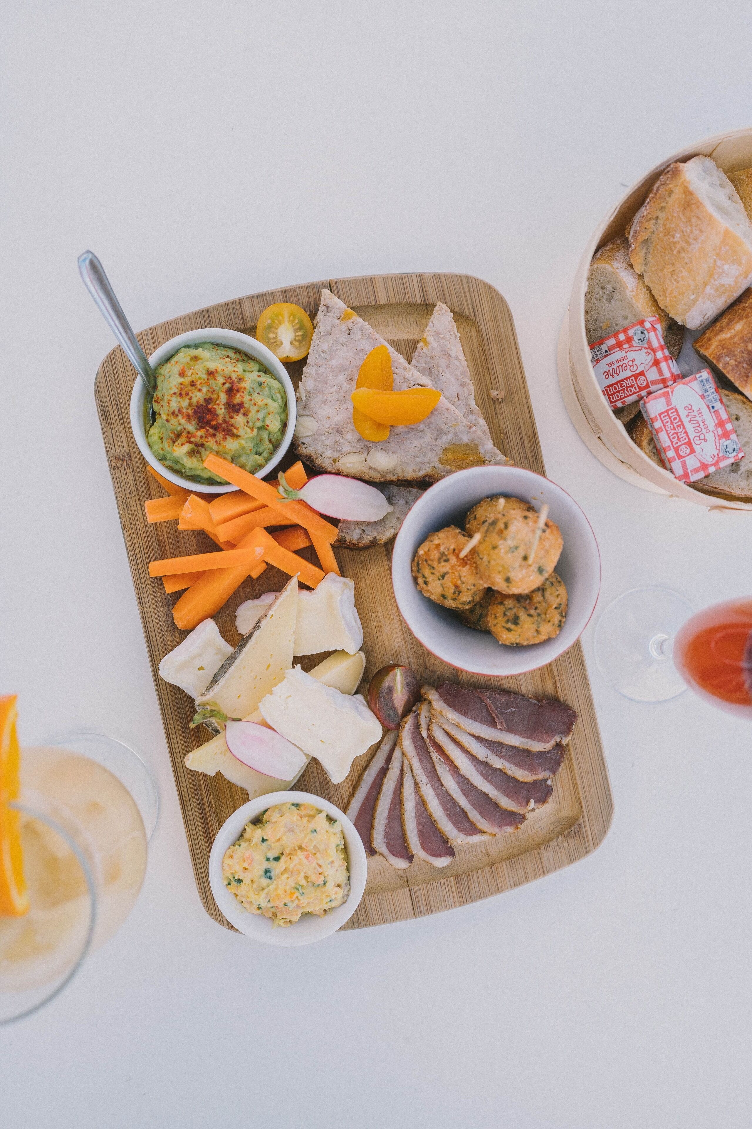 breakfast, lunch, dinner served; seafood, sea views