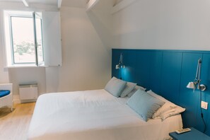 Desk, free cots/infant beds, rollaway beds, free WiFi - Hotel Et Bistrot Du Bac (Combrit)