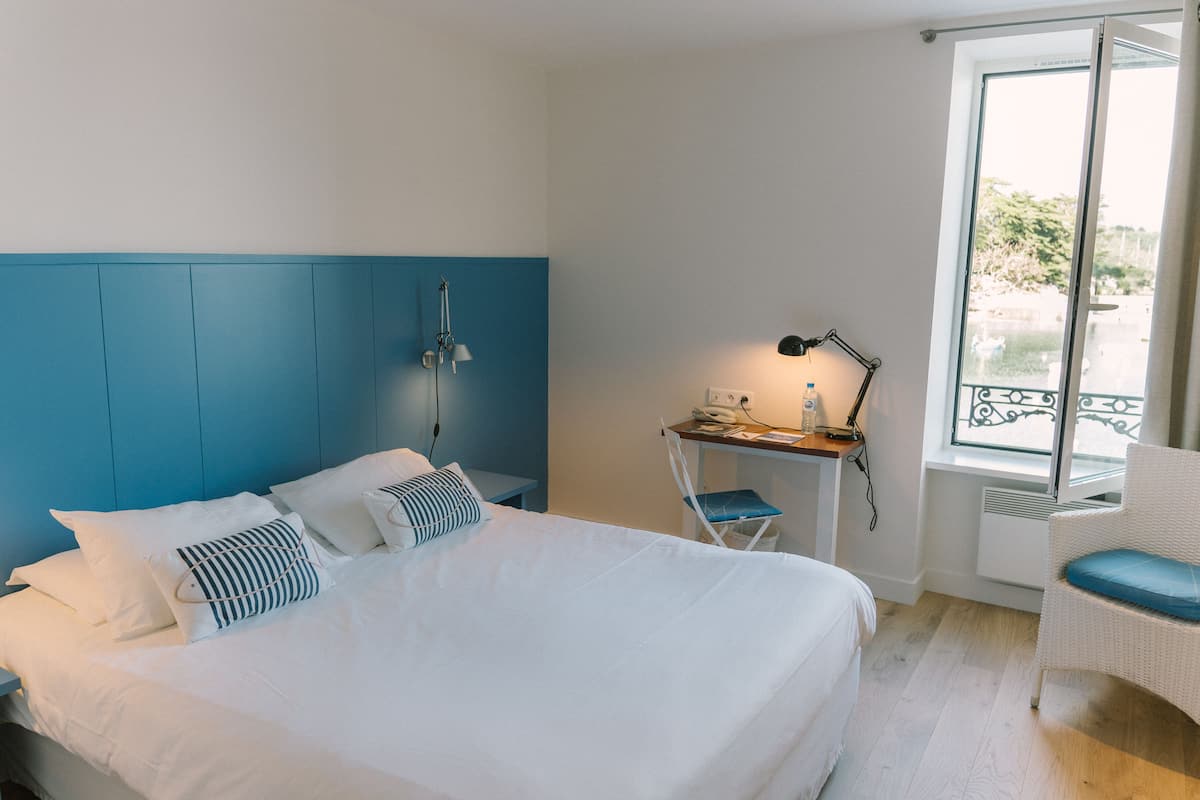 Desk, free cots/infant beds, rollaway beds, free WiFi