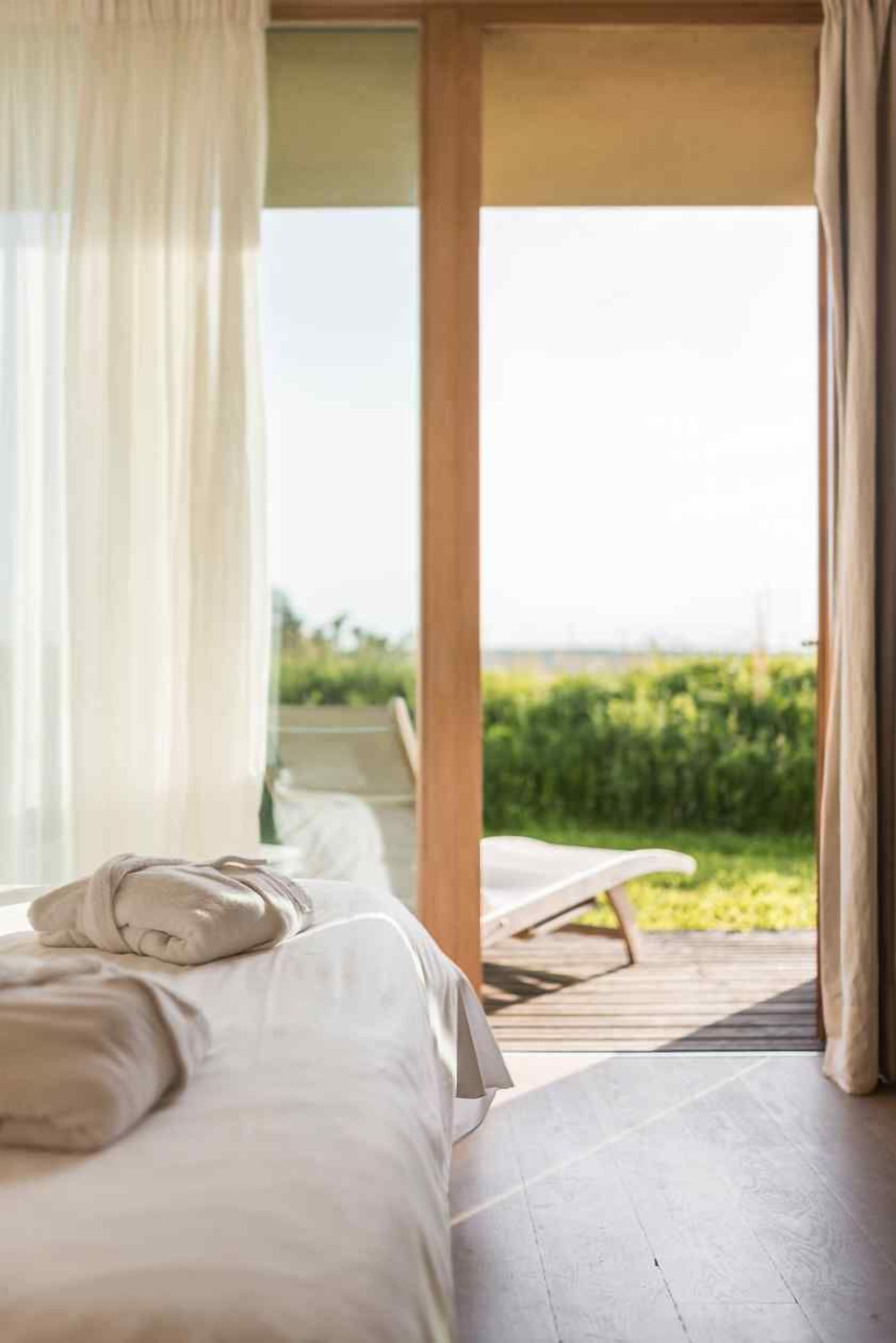 Literie hypoallergénique, coffres-forts dans les chambres