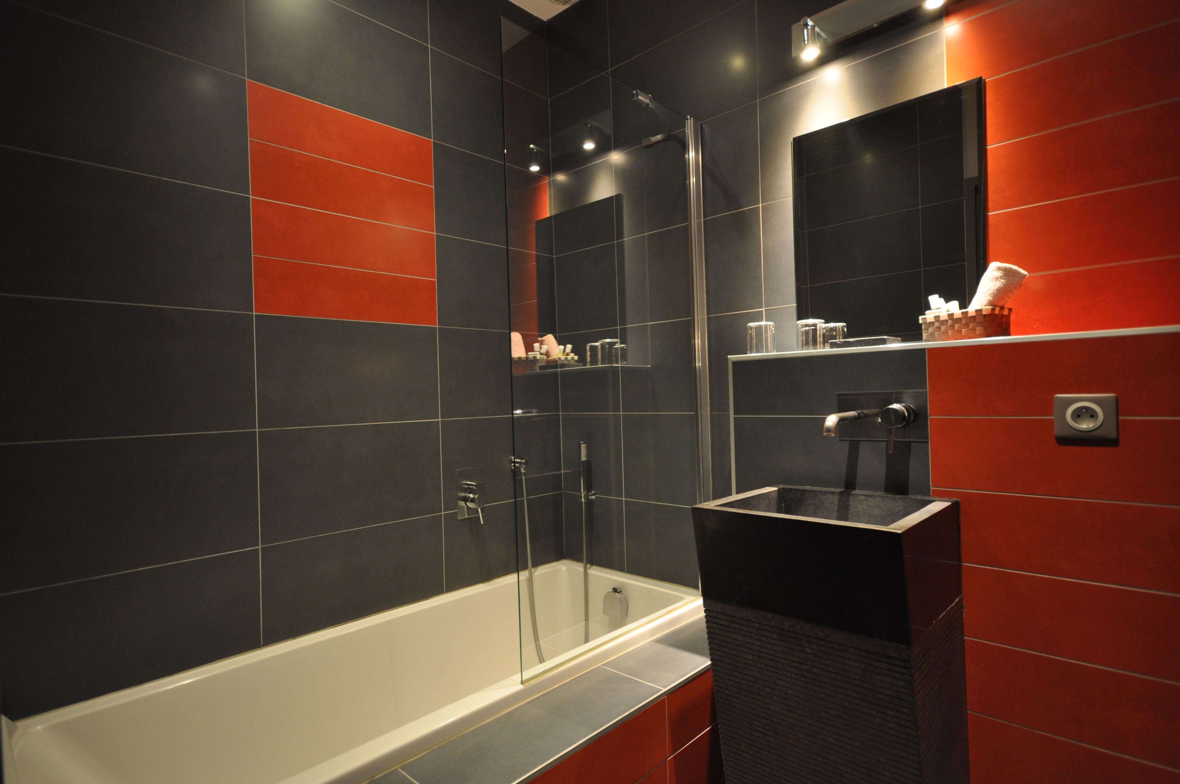 double room, terrace (dans anciens chais) | bathroom | free toiletries, hair dryer, dressing gowns, towels