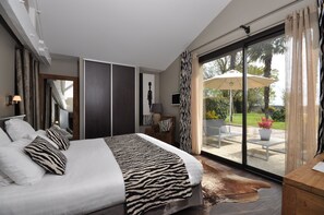 Superior Double Room, Terrace (Dans anciens Chais) | Premium bedding, minibar, in-room safe, desk