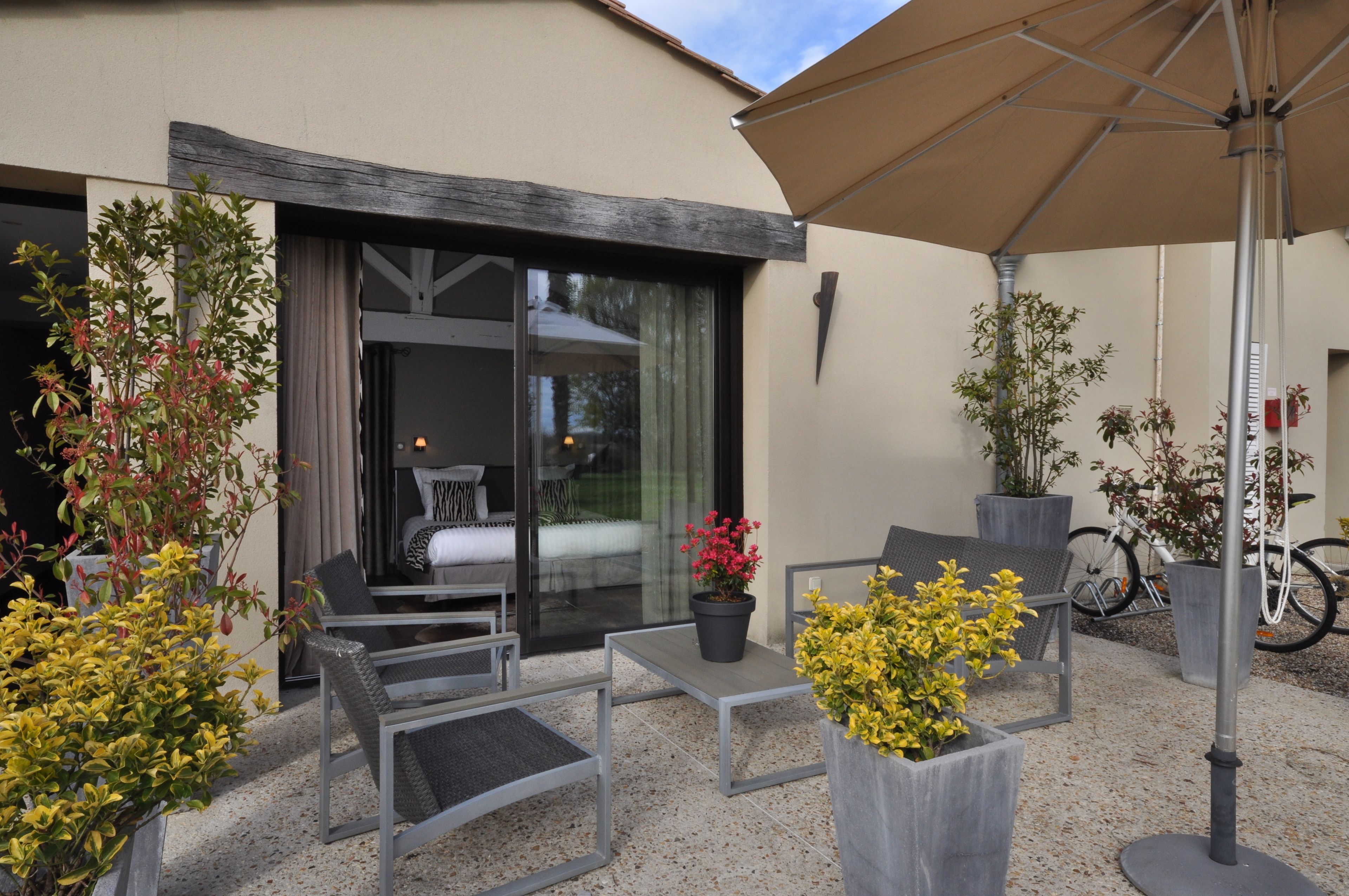 superior double room, terrace (dans anciens chais) | terrace/patio