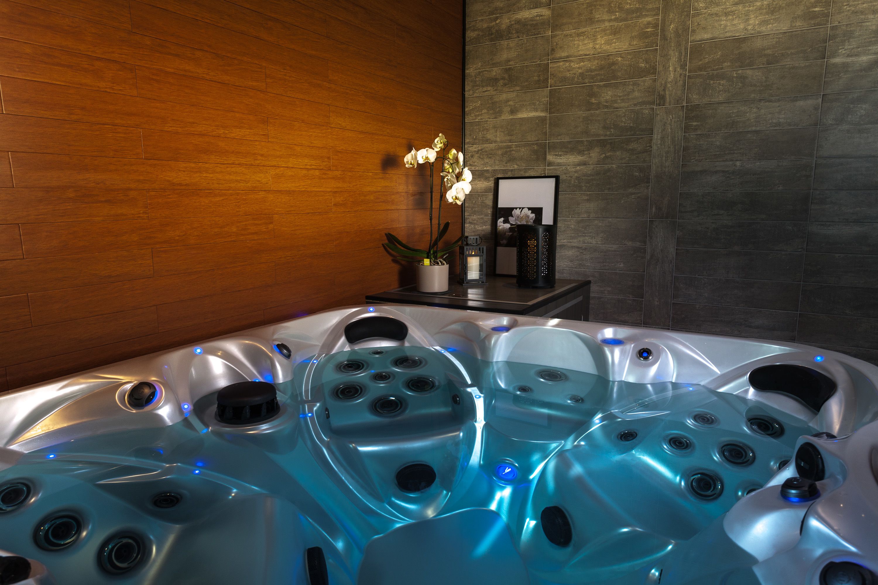 sauna, steam room, turkish bath/hammam, body treatments, facials