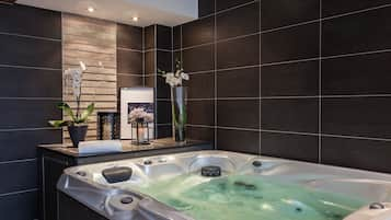 Sauna, steam room, Turkish bath, body treatments, facials