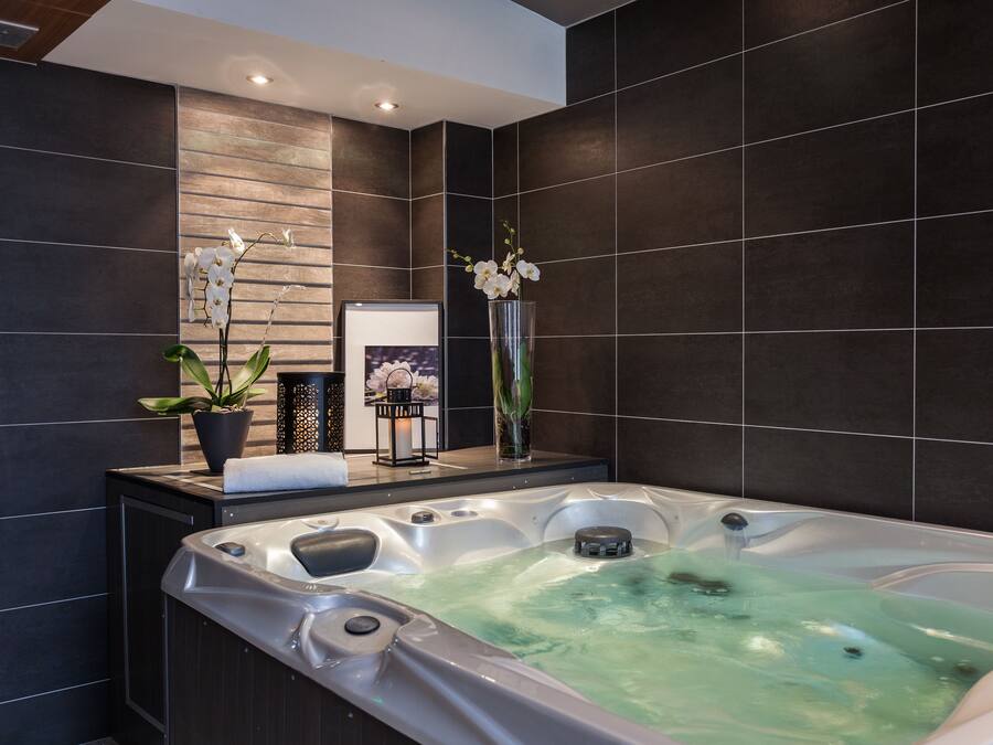 Sauna, steam room, Turkish bath, body treatments, facials