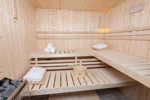 Sauna, steam room, Turkish bath/hammam, body treatments, facials