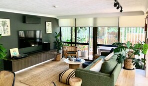 Deluxe Apartment, 2 Bedrooms, Garden View, Garden Area | Living area | 30-inch flat-screen TV with cable channels, books