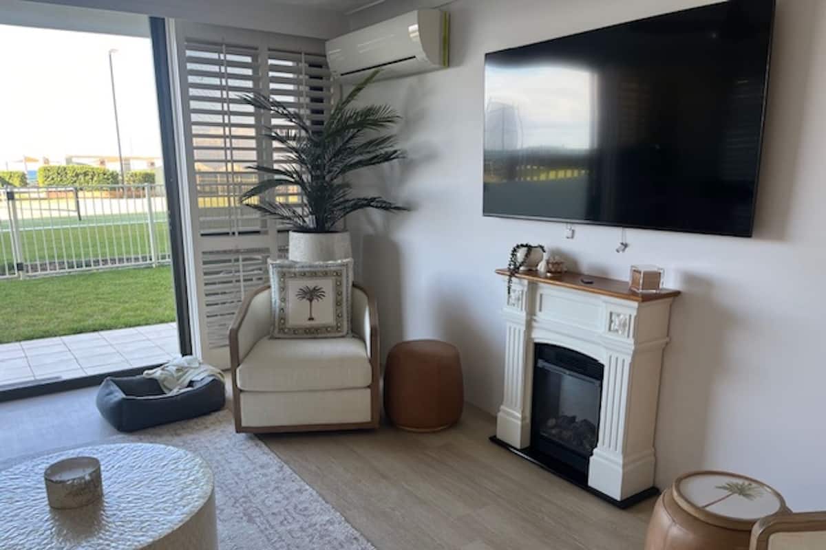 Deluxe Apartment, 2 Bedrooms, Beachfront | Living area | 30-inch flat-screen TV with cable channels, books