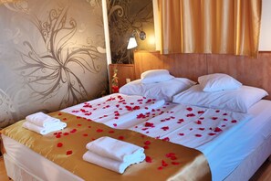 Superior Room | Desk, free WiFi, bed sheets