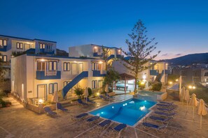 Outdoor pool, open 9:00 AM to 6:00 PM, pool loungers - Belvedere Village (Malevizi)