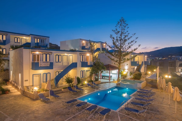 Outdoor pool, open 9:00 AM to 6:00 PM, pool loungers