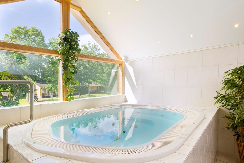 Sure Hotel by Best Western Öjaby Herrgård by null